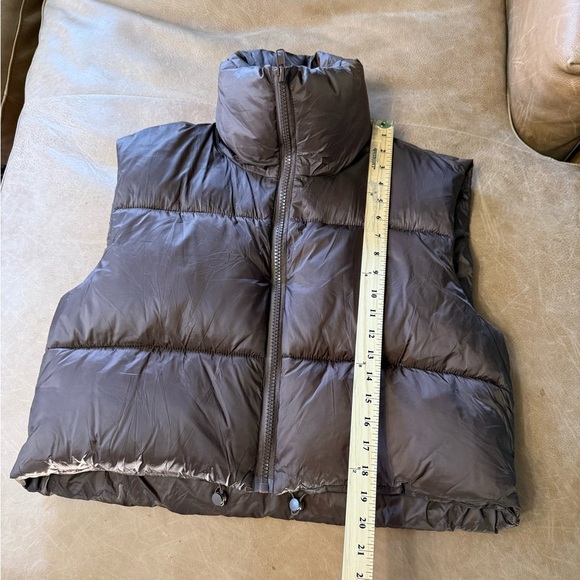 NWOT Women's Winter Crop Vest Lightweight Sleeveless Warm Outerwear Puffer Large - Picture 3 of 6